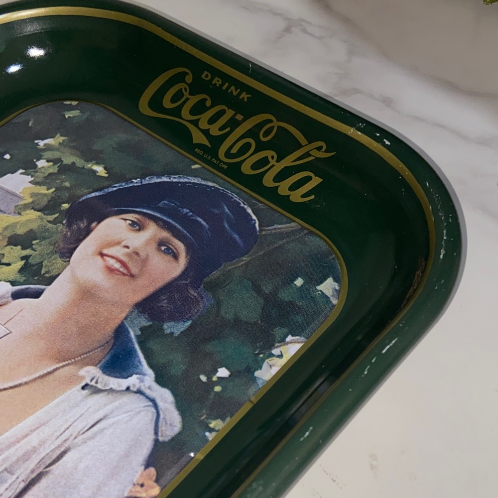 1983 Coca-Cola Dark Green and Gold Antique Style Serving Tray - Picture 8 of 17